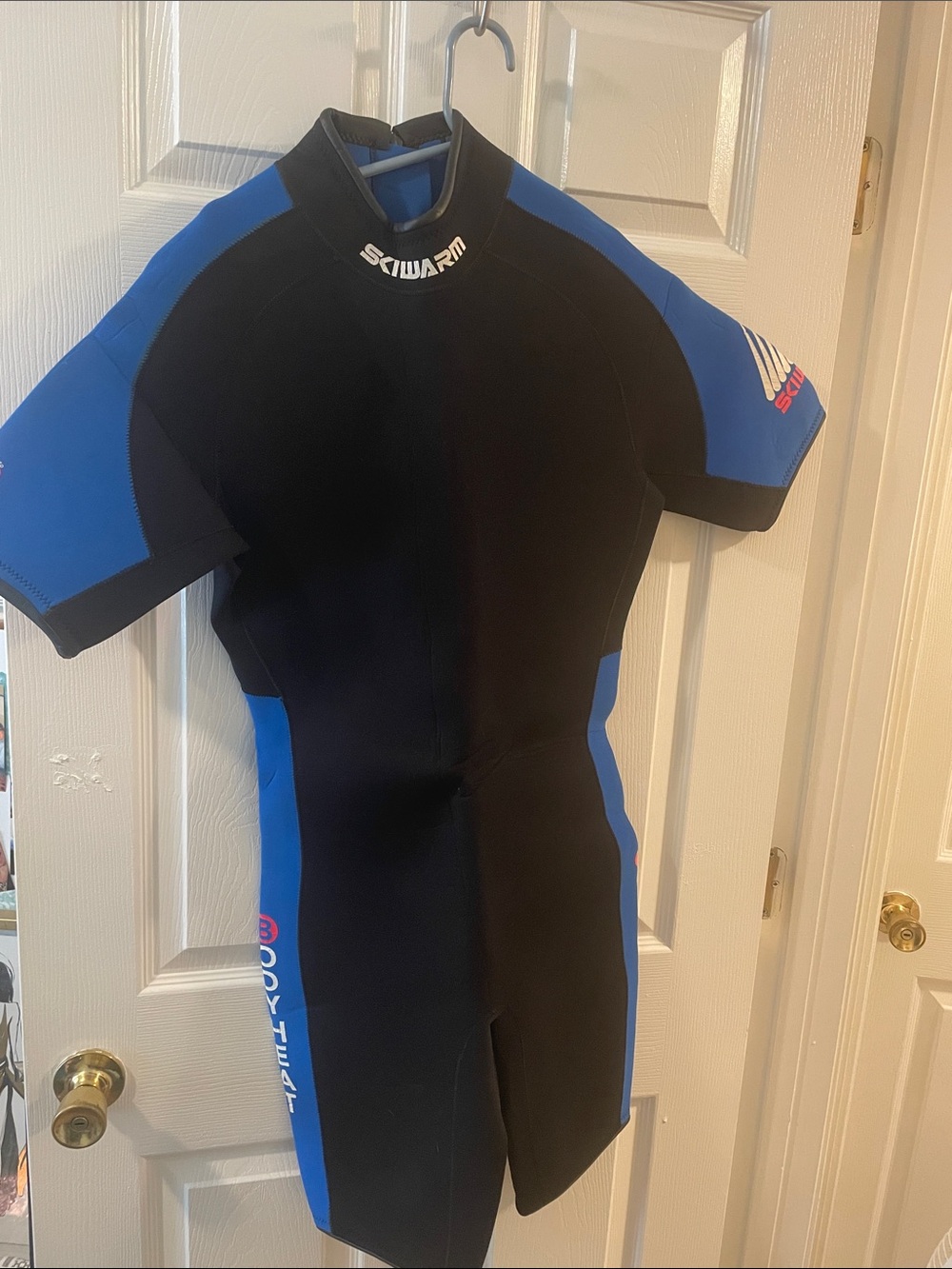 VTG SKIWARM Women’s Large Black and Blue Wetsuit